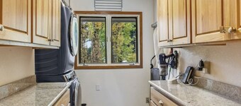 2-bedroom house in tranquil Grapeview perfect for relaxing getaways