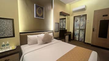 Desk, free WiFi, bed sheets
