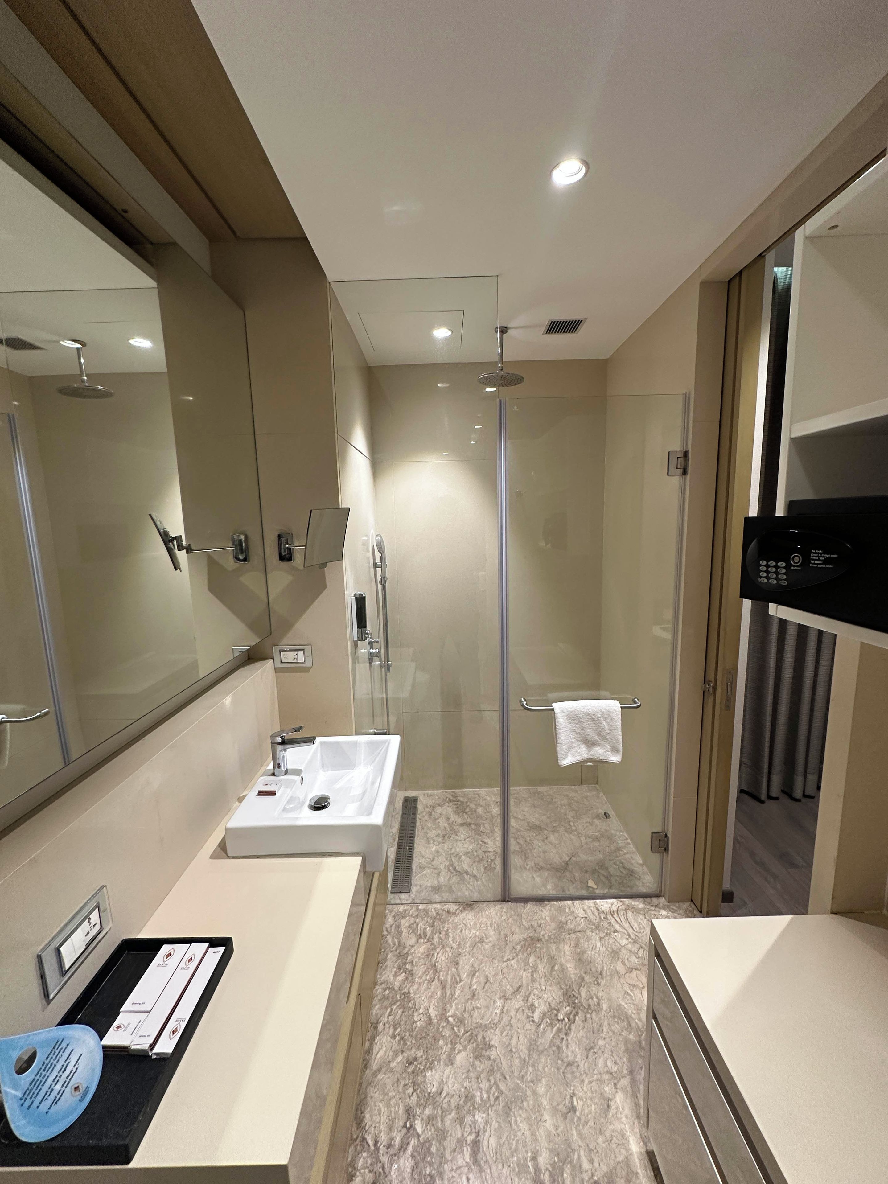 Comfort Studio, City View | Bathroom | Shower, free toiletries, hair dryer (on request), slippers