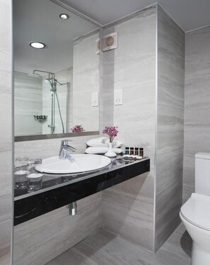 Quarto casal ou duplo, sacada | Banheiro
