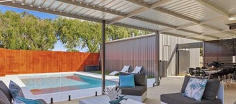 Mandurah Poolside Retreat
