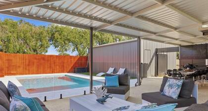Mandurah Poolside Retreat