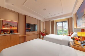 Deluxe-Doppelzimmer, Stadtblick | Schreibtisch, laptopgeeigneter Arbeitsplatz, kostenloses WLAN