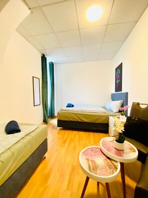 Iron/ironing board - Liesing Station Cozy 3BR Apartment (Wien)