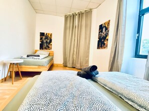Iron/ironing board - Liesing Station Cozy 3BR Apartment (Wien)