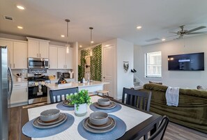 Dining - Cozy 3BR Richmond perfect for relaxation (Richmond)