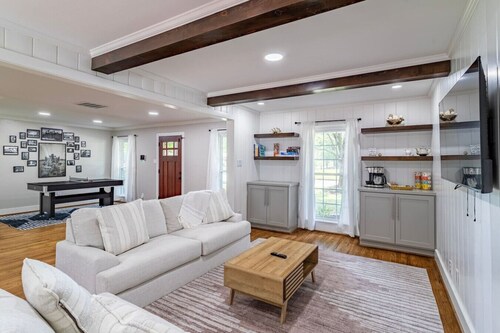 Stylish home ~15 mins from Med Ctr & NRG Stadium