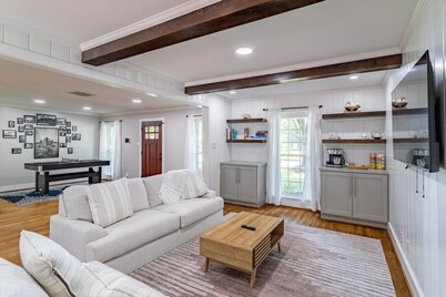 Stylish home ~15 mins from Med Ctr & NRG Stadium