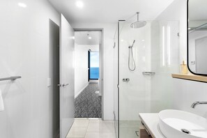 Bathroom - Stunning Ocean View 2B2B Apt @ Surfers Paradise (Surfers Paradise)