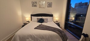 Room - Cozy 1-bedroom apartment in Downtown Houston with AC and gym access (Houston)