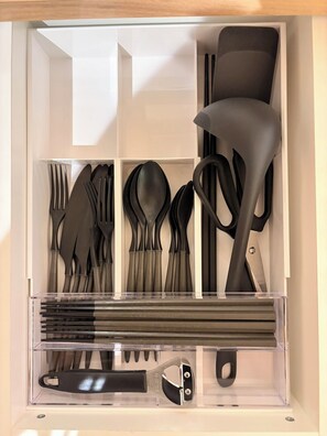 A drawer with utensils and a spatula. - Walking distance from Skytree | Tea experience | 1 floor rental | 19 sq.m. | Max 4 people | Japanese modern (墨田区)