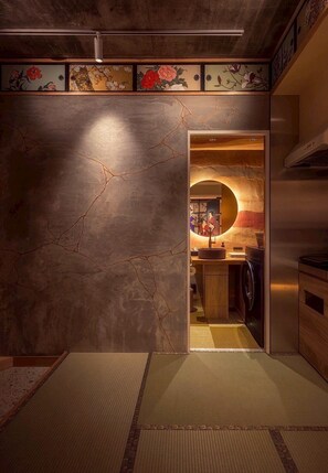 A modern bathroom with a large mirror, a sink, and a washing machine. - Walking distance from Skytree | Tea experience | 1 floor rental | 19 sq.m. | Max 4 people | Japanese modern (墨田区)
