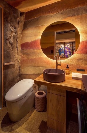 Bathroom - Vrbo Property (墨田区)