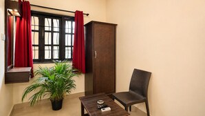Phòng 3 Deluxe | Bộ đồ giường cao cấp, nệm có lớp đệm bông, phòng cách âm 