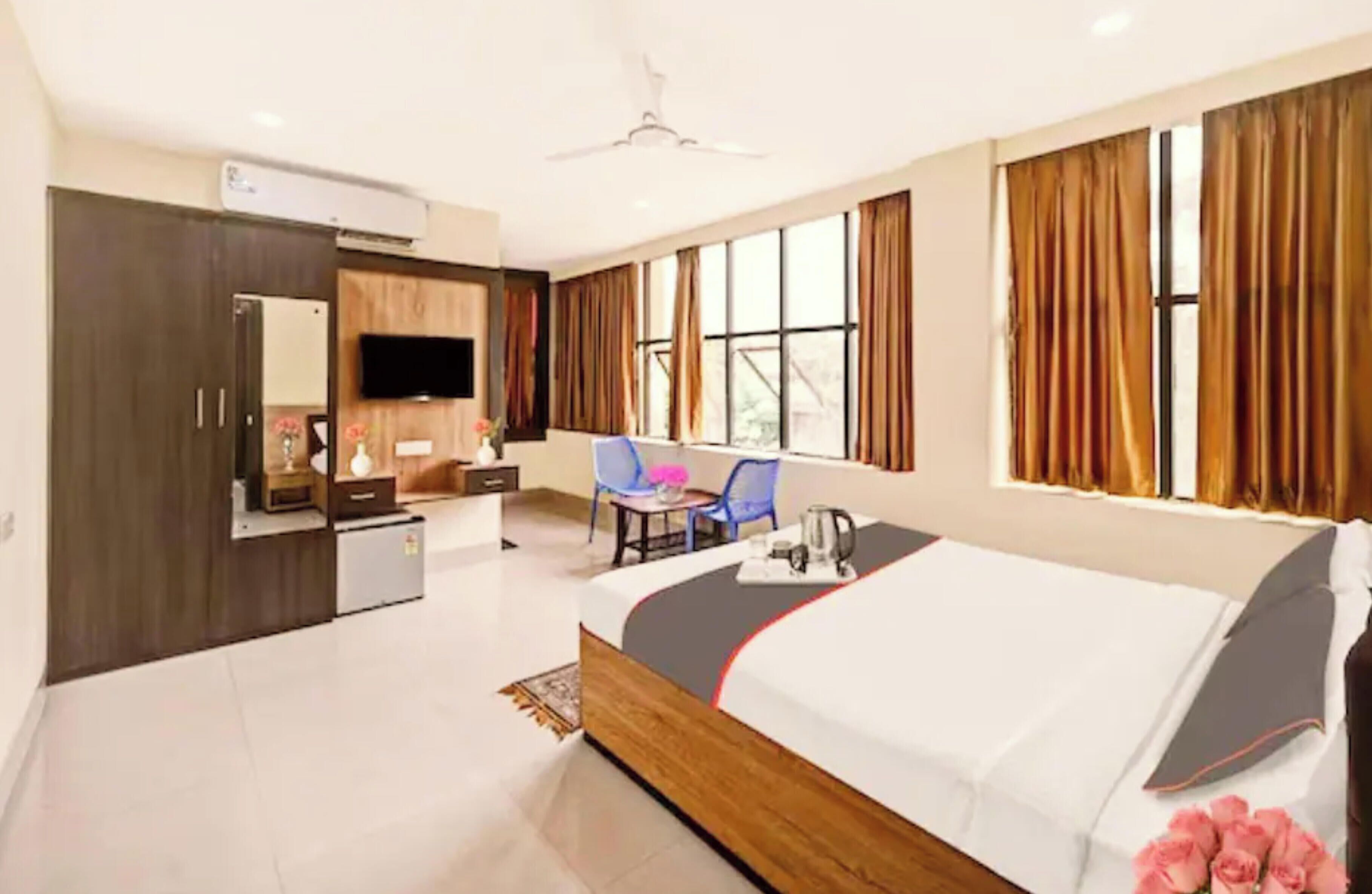 Deluxe Double Room, Air conditioning | Hypo-allergenic bedding, desk, soundproofing