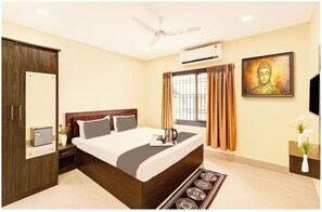 Deluxe Double Room, Air conditioning | Hypo-allergenic bedding, desk, soundproofing - Hotel The Moon Light Inn Bhubaneswar (Bhubaneswar)