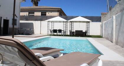 Can Guzmu villa with pool 20 min from downtown