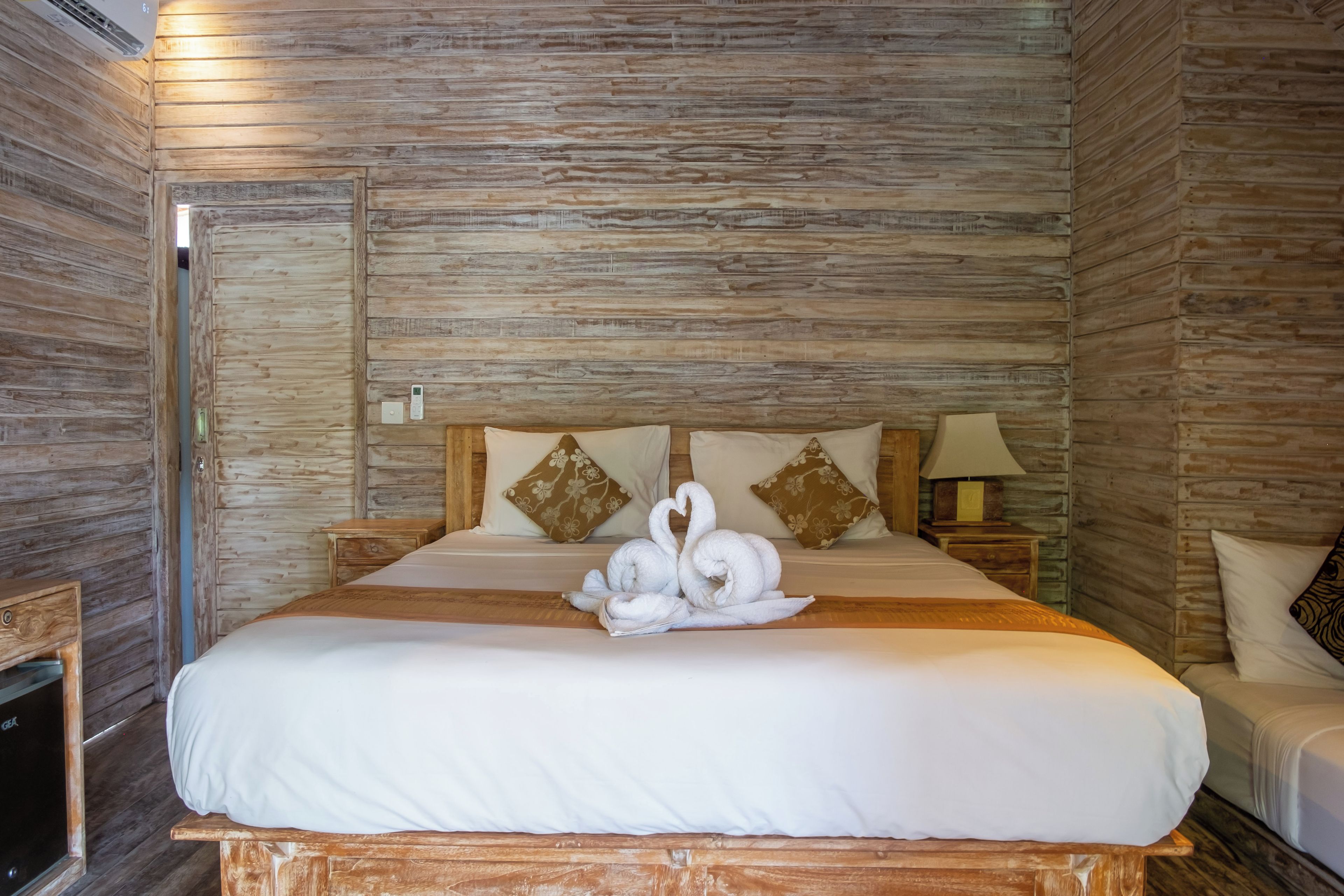 Free WiFi, bed sheets