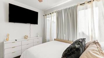 5 bedrooms, desk, iron/ironing board, WiFi (free)
