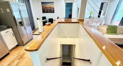 Spacious 3-bedroom building in peaceful Tisbury with AC