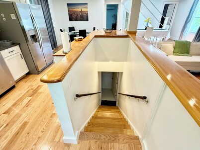 Spacious 3-bedroom building in peaceful Tisbury with AC