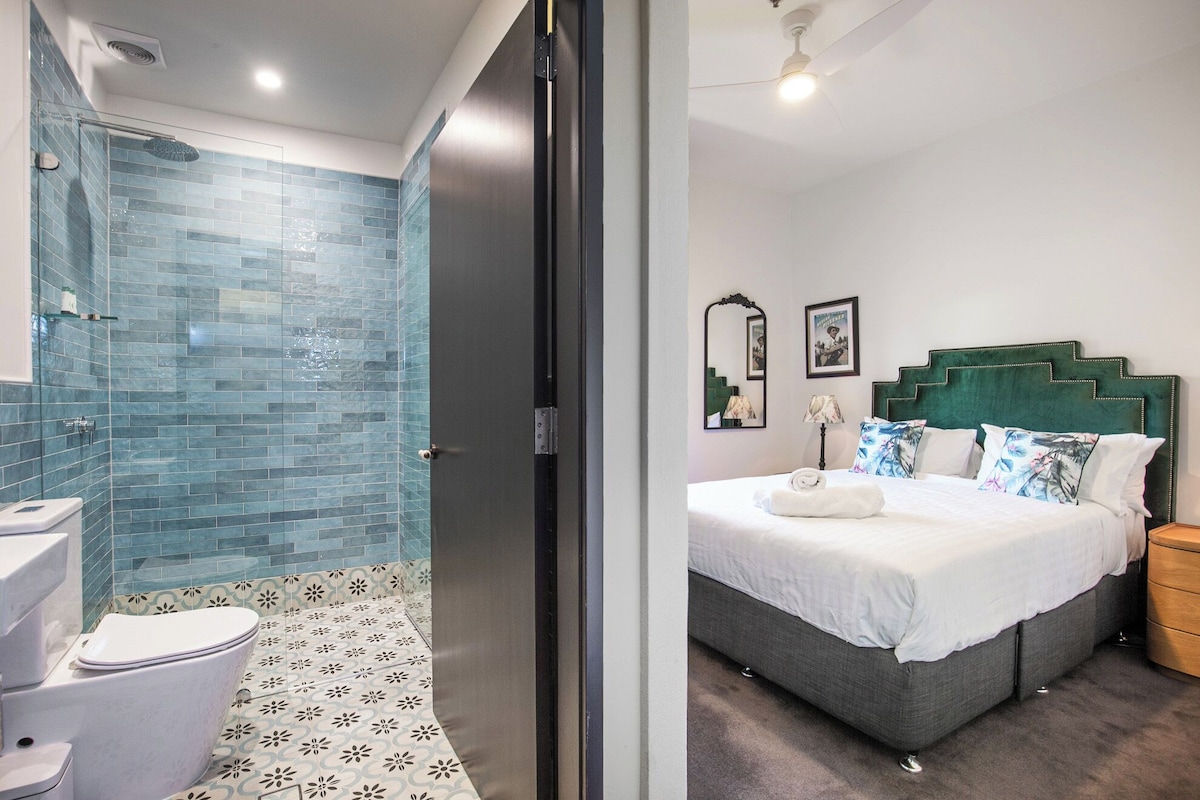 Double Room | Iron/ironing board (on request), WiFi (free)