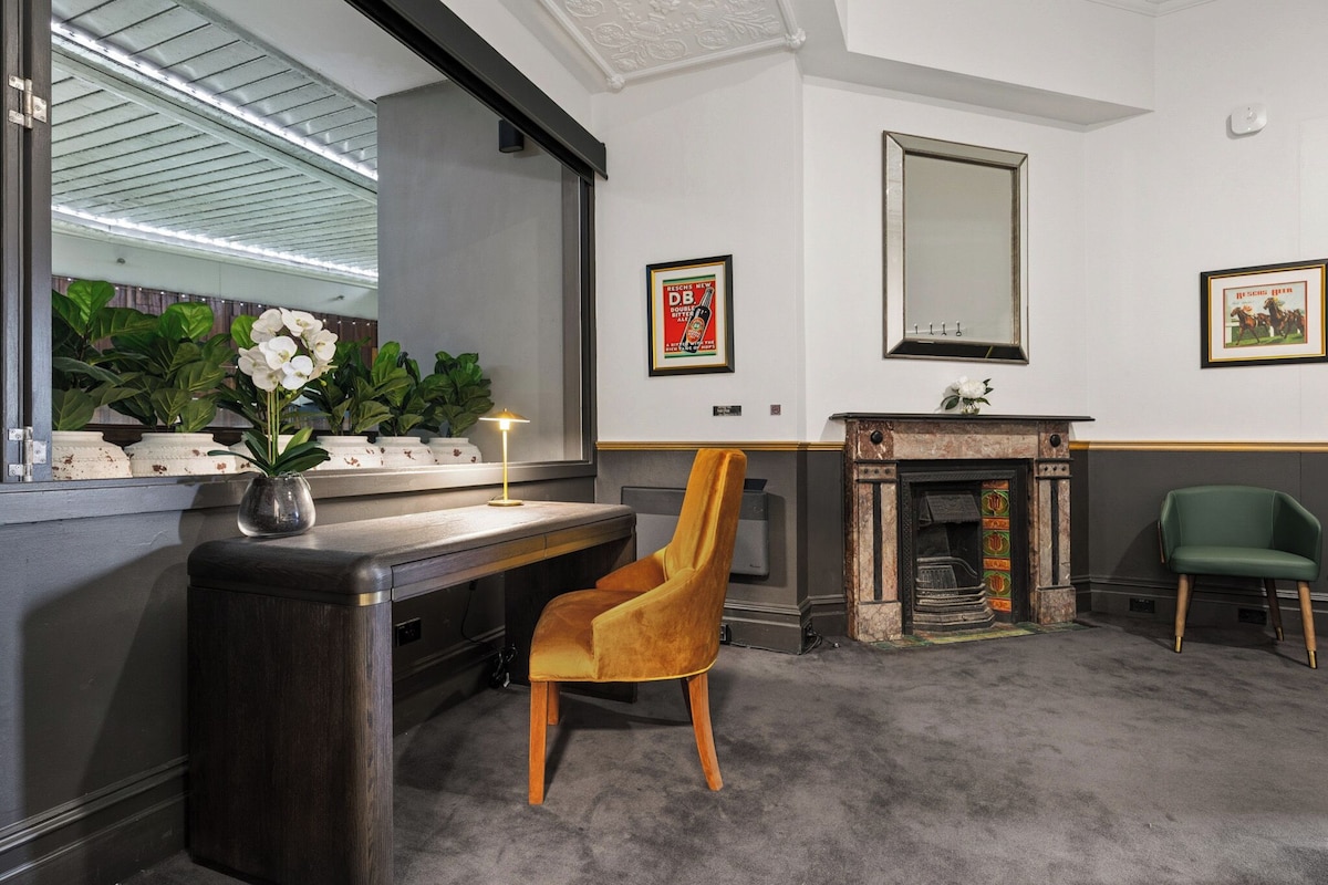 Room 1 - King Ensuite | Iron/ironing board (on request), WiFi (free)