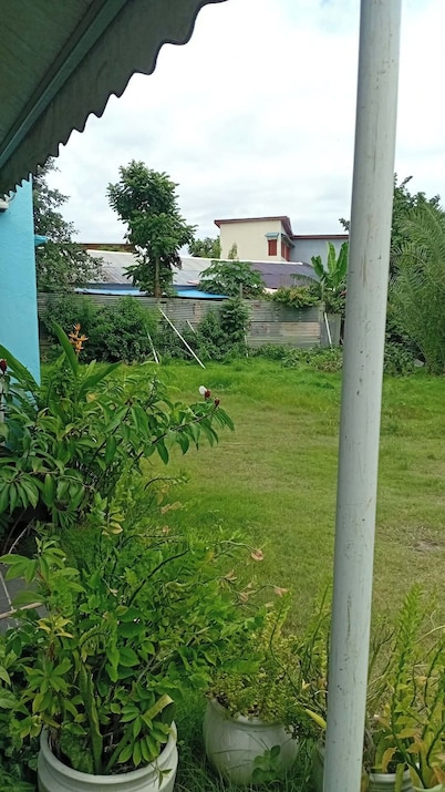 House like and secure, bright, wifi garden no smoking quiet neighborhood