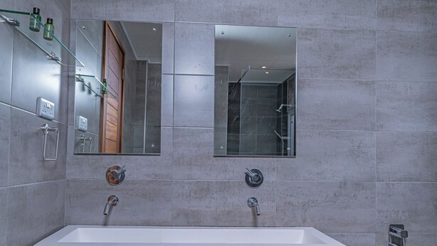 Deluxe-Apartment | Badezimmer | Handtücher, Seife, Toilettenpapier