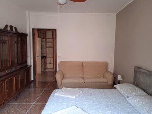 2 dormitorios, tabla de planchar con plancha, wifi y ropa de cama