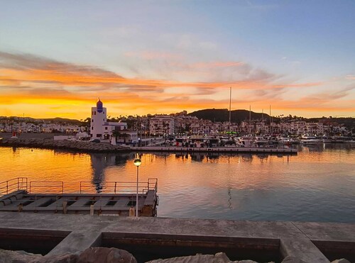 Casa la Cigala-Stylish 2-Bed Center Duquesa Marina-Walk to Beach and Restaurants