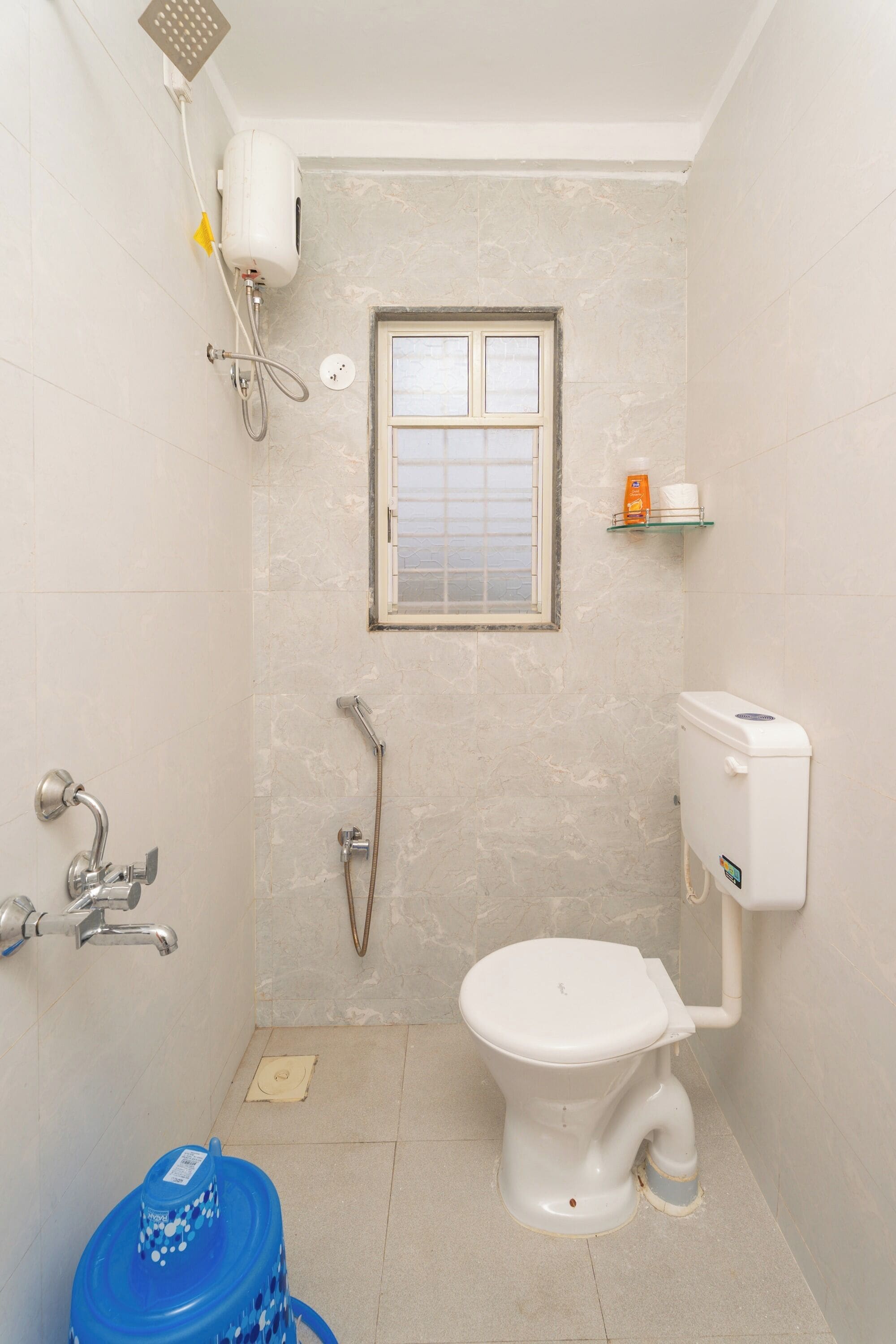 Studio Suite | Phòng tắm | Buồng tắm vòi sen, khăn tắm, xà phòng, dầu gội 