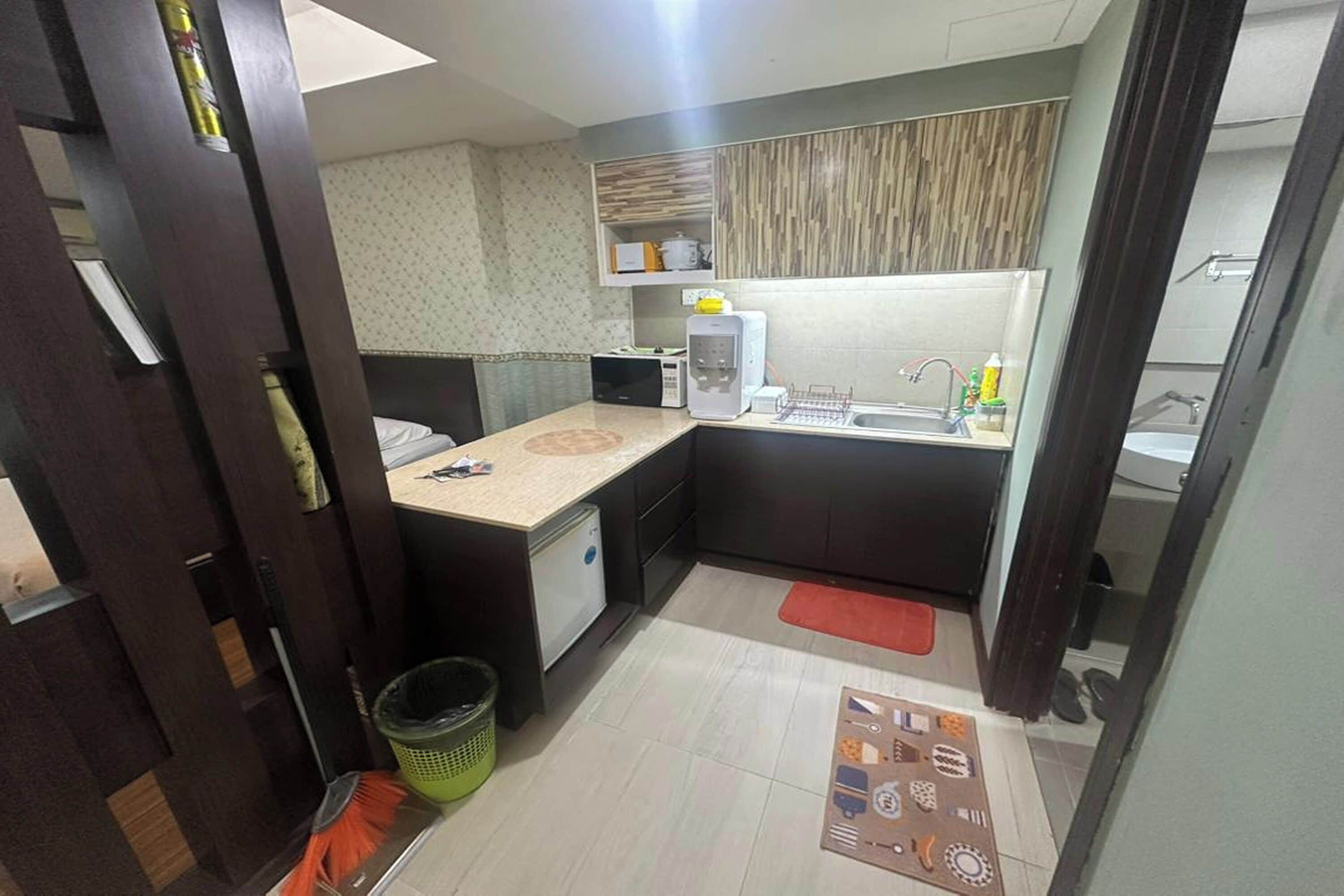 Deluxe Room (Deluxe Family Room) | Private kitchen | Microwave