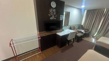 Deluxe Room (Deluxe Family Room) | Minibar, desk, blackout curtains, iron/ironing board