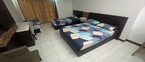 Quarto premium | Frigobar, escrivaninha, cortinas blackout, ferros/tábuas de passar roupa
