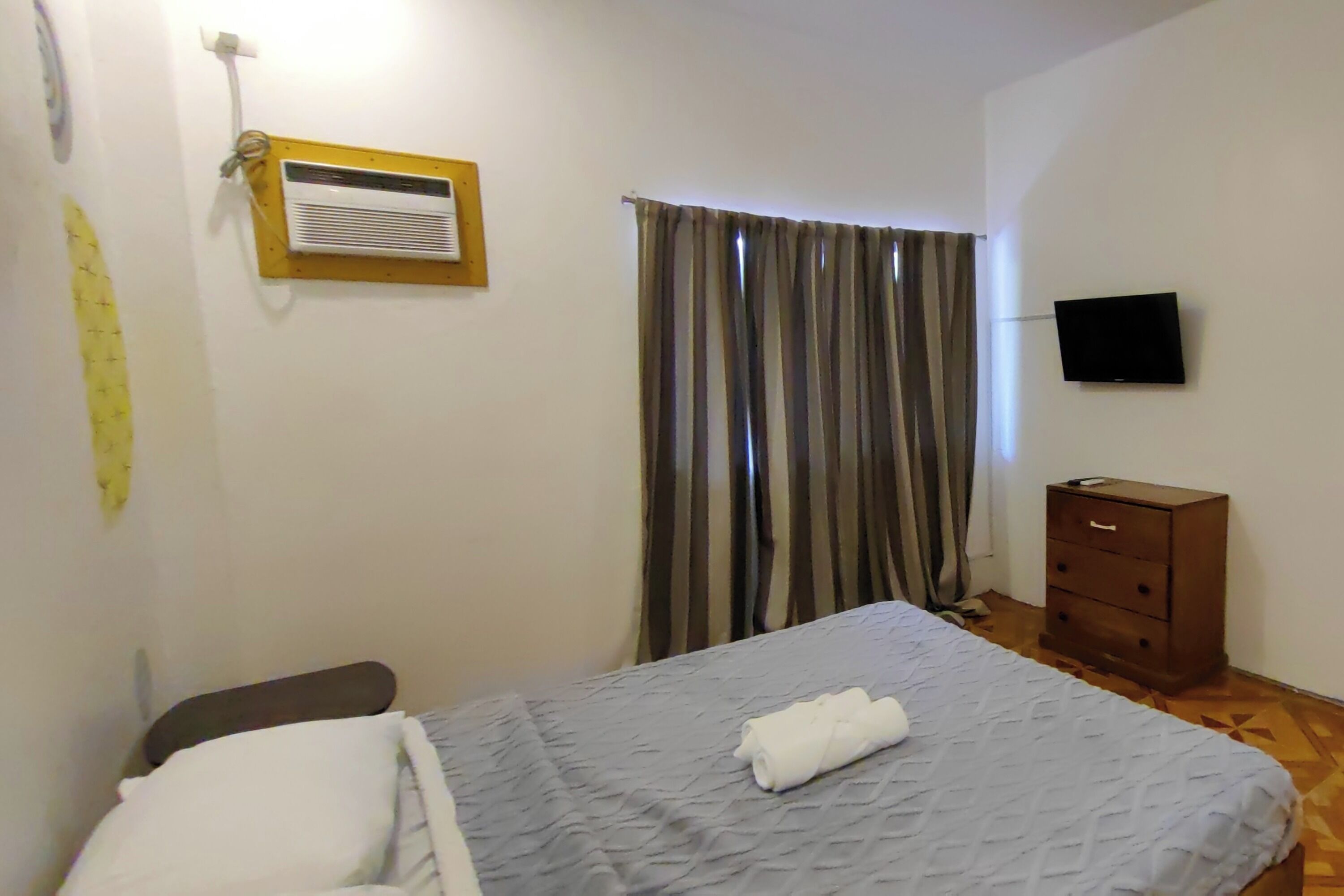 Standard Double Room | Meja, Wi-fi percuma, cadar katil 