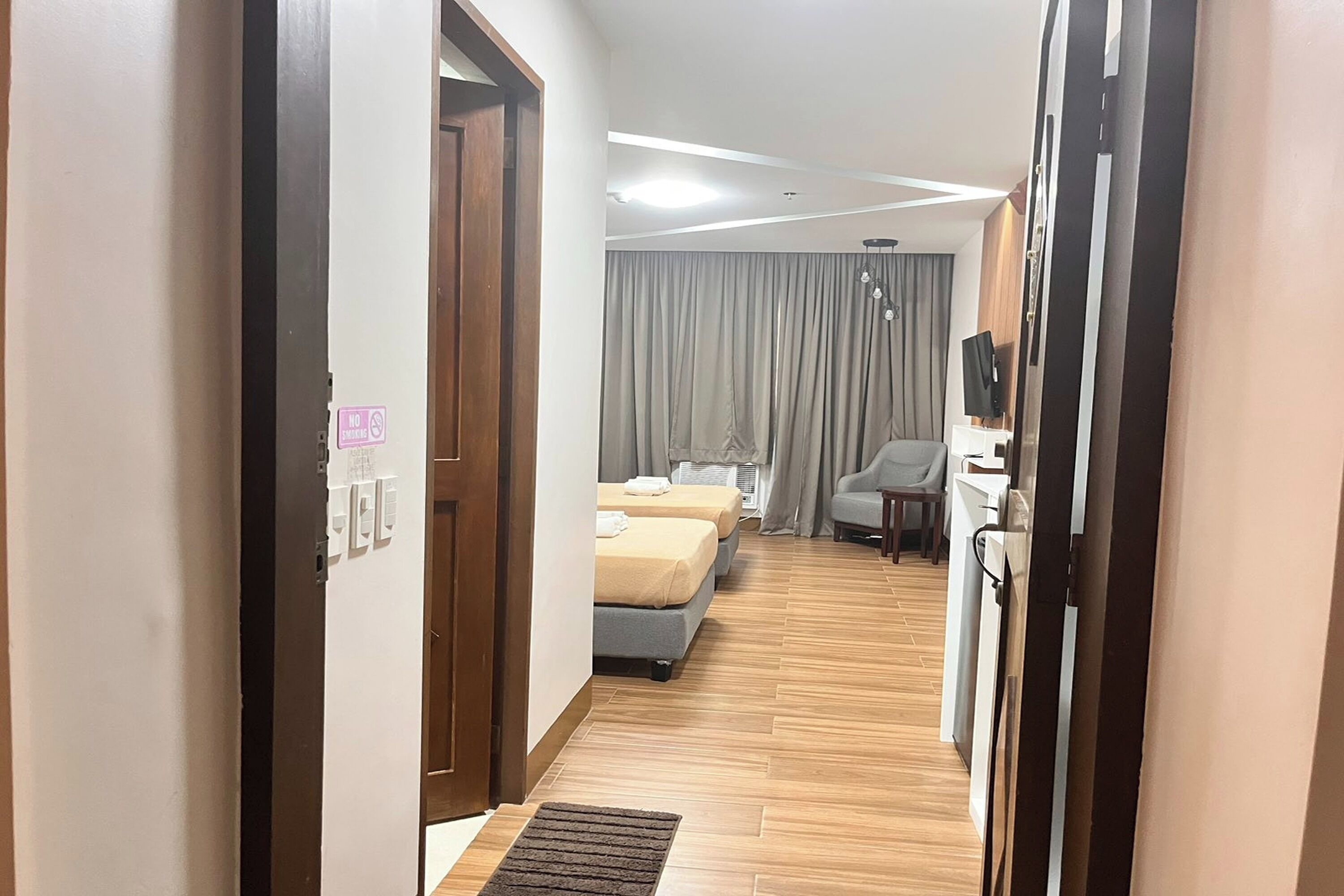 Iron/ironing board, free WiFi, bed sheets