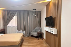 Habitación cuádruple superior | Tabla de planchar con plancha, wifi gratis, ropa de cama