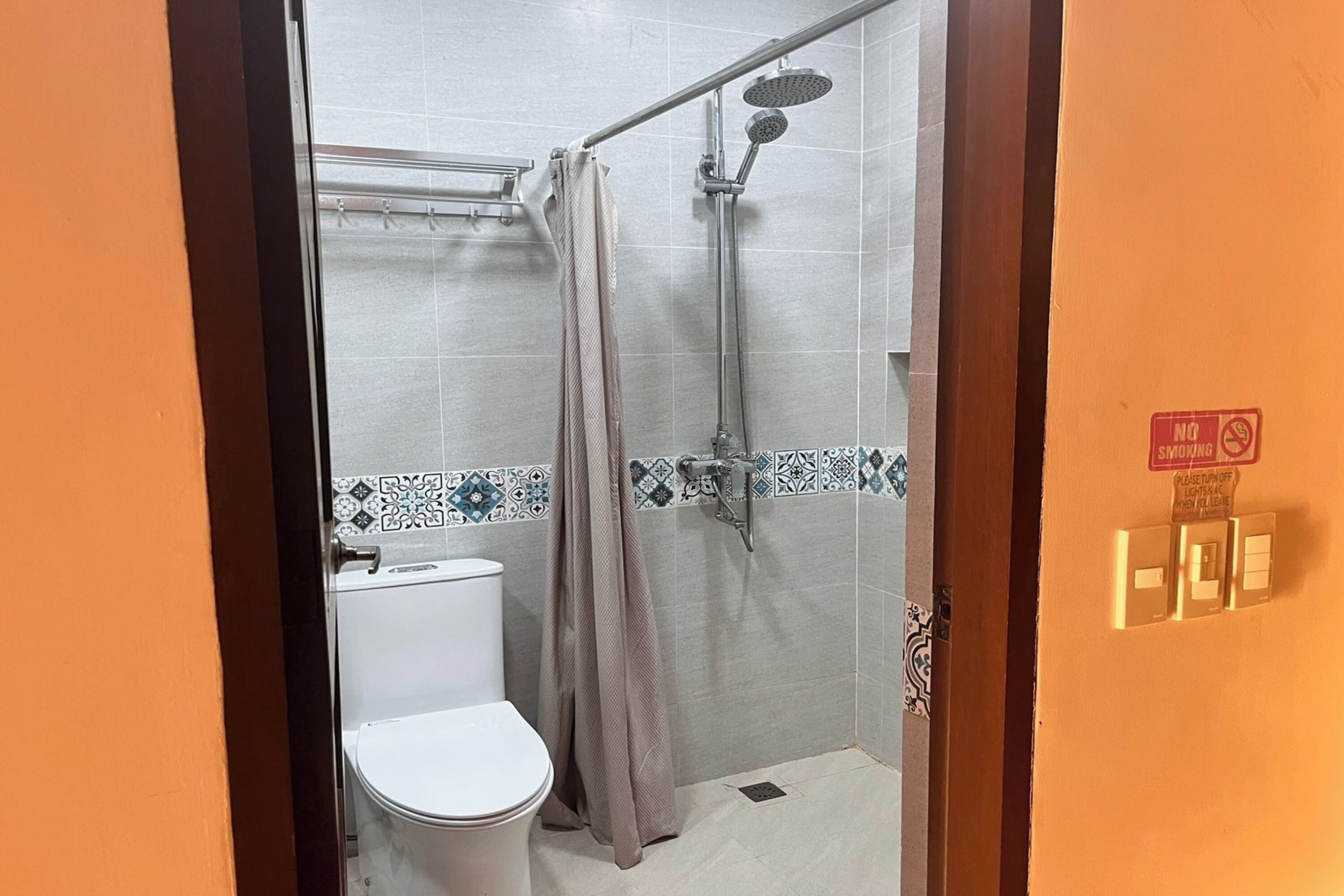 Standard-Vierbettzimmer | Badezimmer