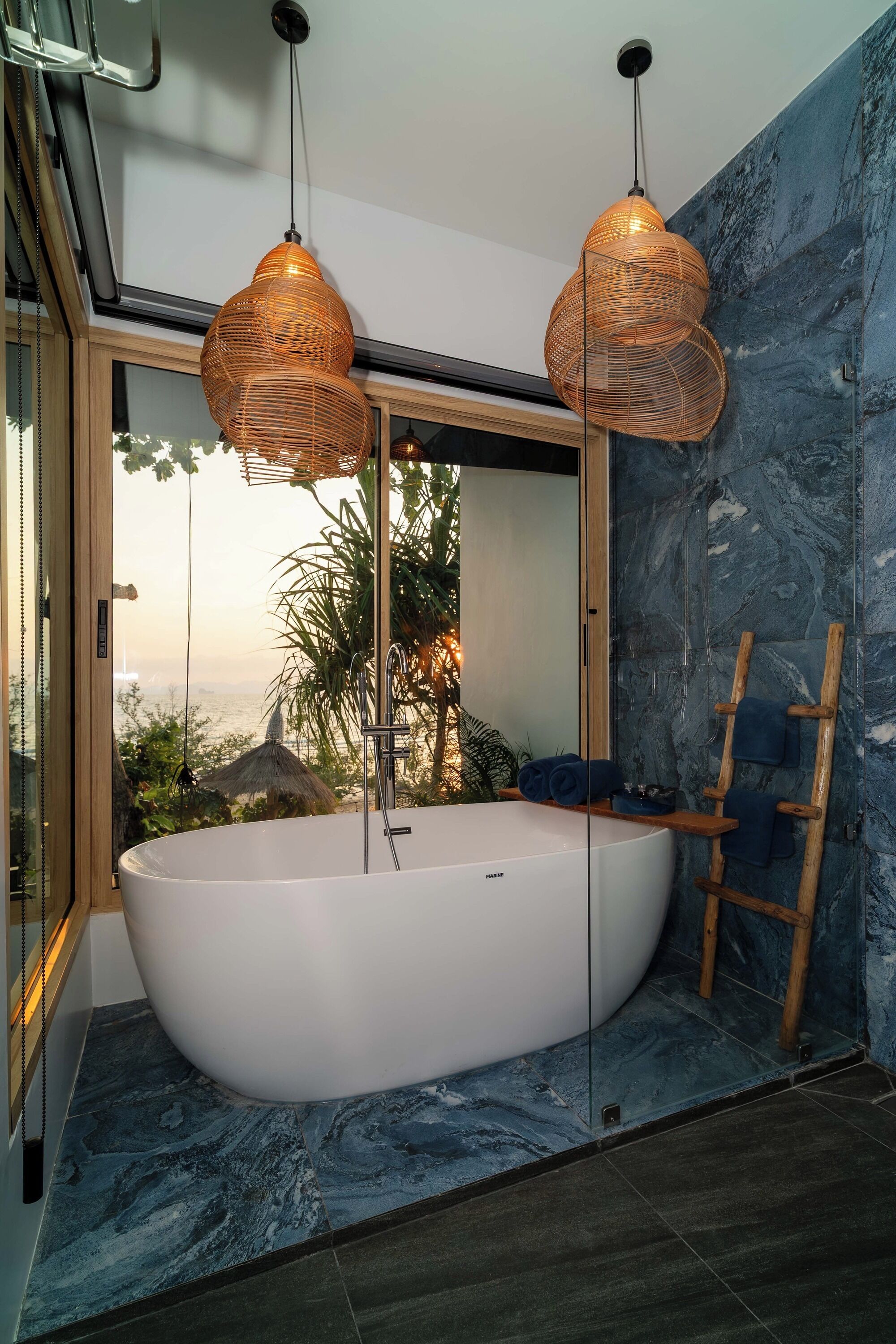 Grand Deluxe Sea View | Bathroom