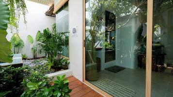 In-room safe, desk, iron/ironing board, free WiFi
