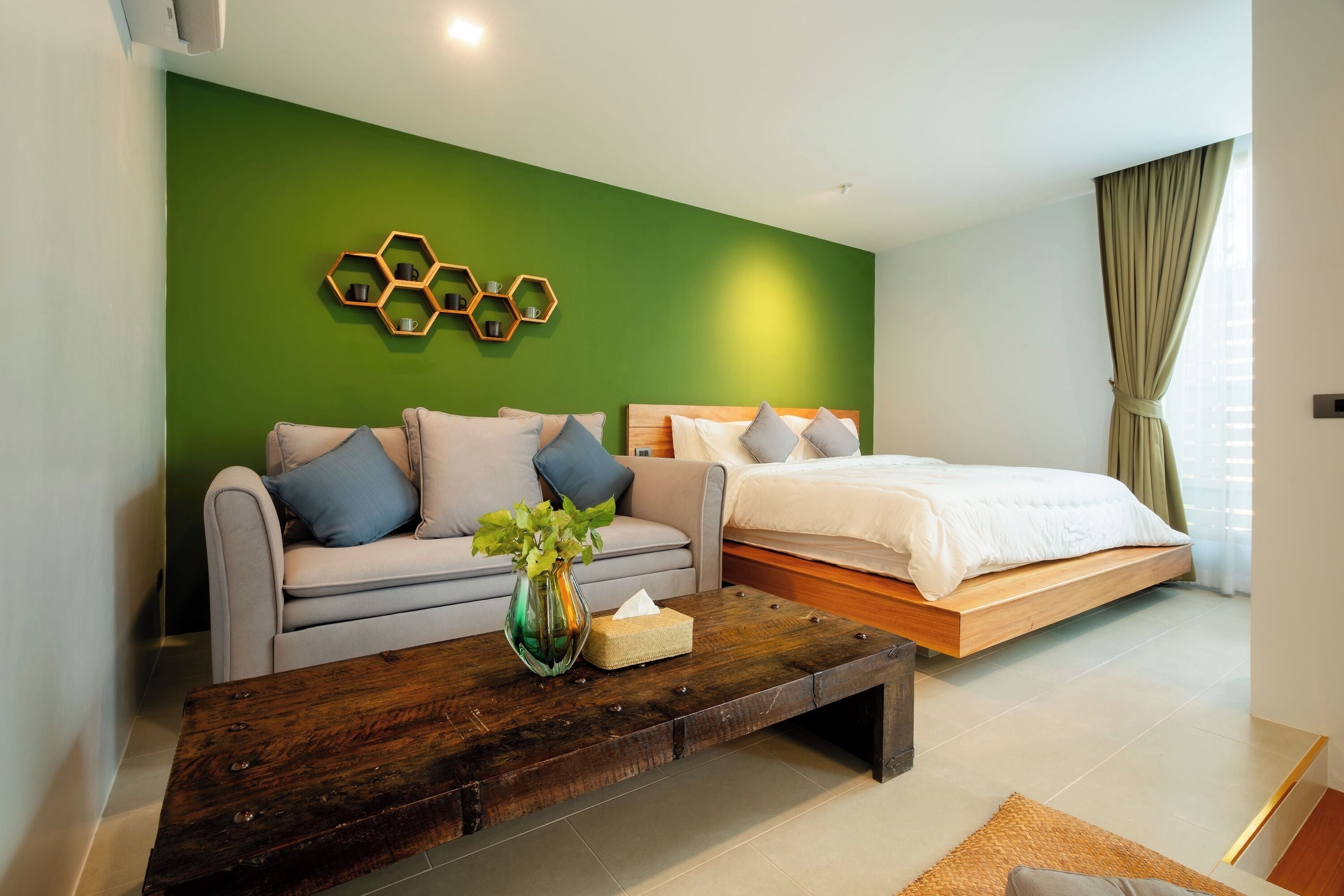 Family Premium | In-room safe, desk, iron/ironing board, free WiFi