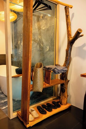 Habitación Premier | Baño | Tina y regadera independientes y regadera tipo lluvia