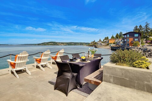 Waterfront Cabin w/ Stunning Sound Views
