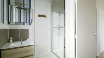Shower, eco-friendly toiletries, hair dryer, towels