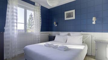1 bedroom, iron/ironing board, travel crib, free WiFi