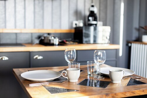 Coeur de Falaise 2 - Appt T2 centre ville, parking privé, borne de recharge VE