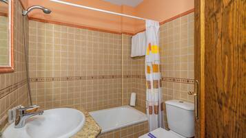Family Triple Room, Balcony, City View | Bathroom | Free toiletries, hair dryer, towels