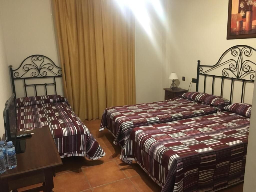 Family Triple Room, Balcony, City View | Kalis bunyi, Wi-fi percuma, akses kerusi roda 