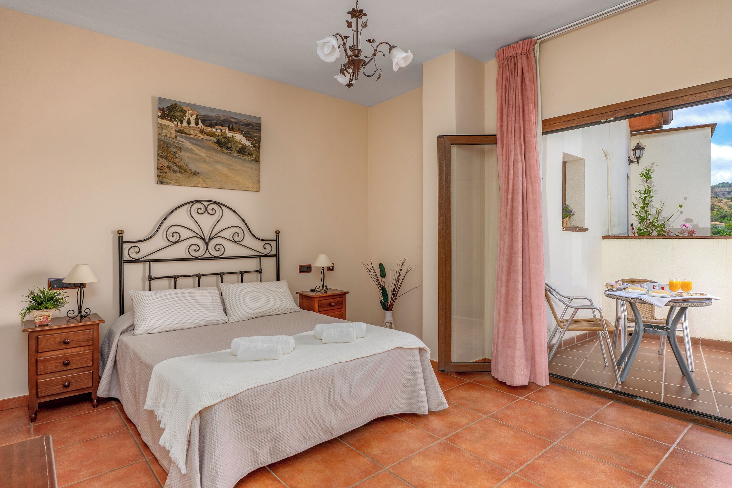 Comfort Suite, Mountain View | Soundproofing, WiFi (free), bed sheets